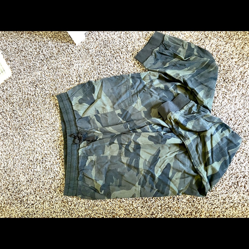 Army print jogger